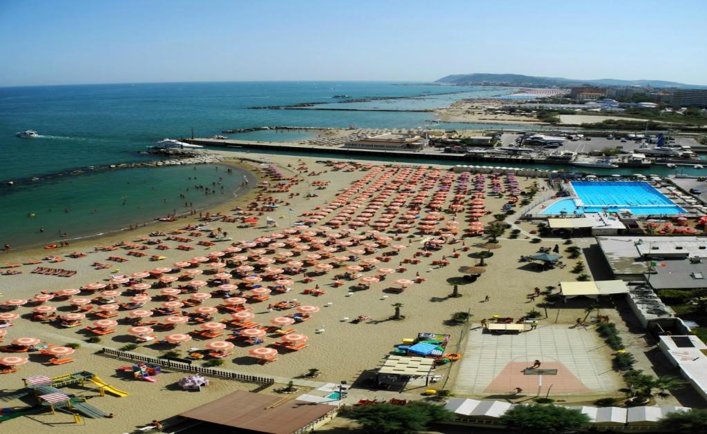 Portoverde Beach Apartments Misano Adriatico Exteriör bild