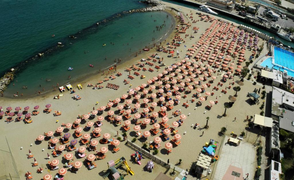 Portoverde Beach Apartments Misano Adriatico Exteriör bild