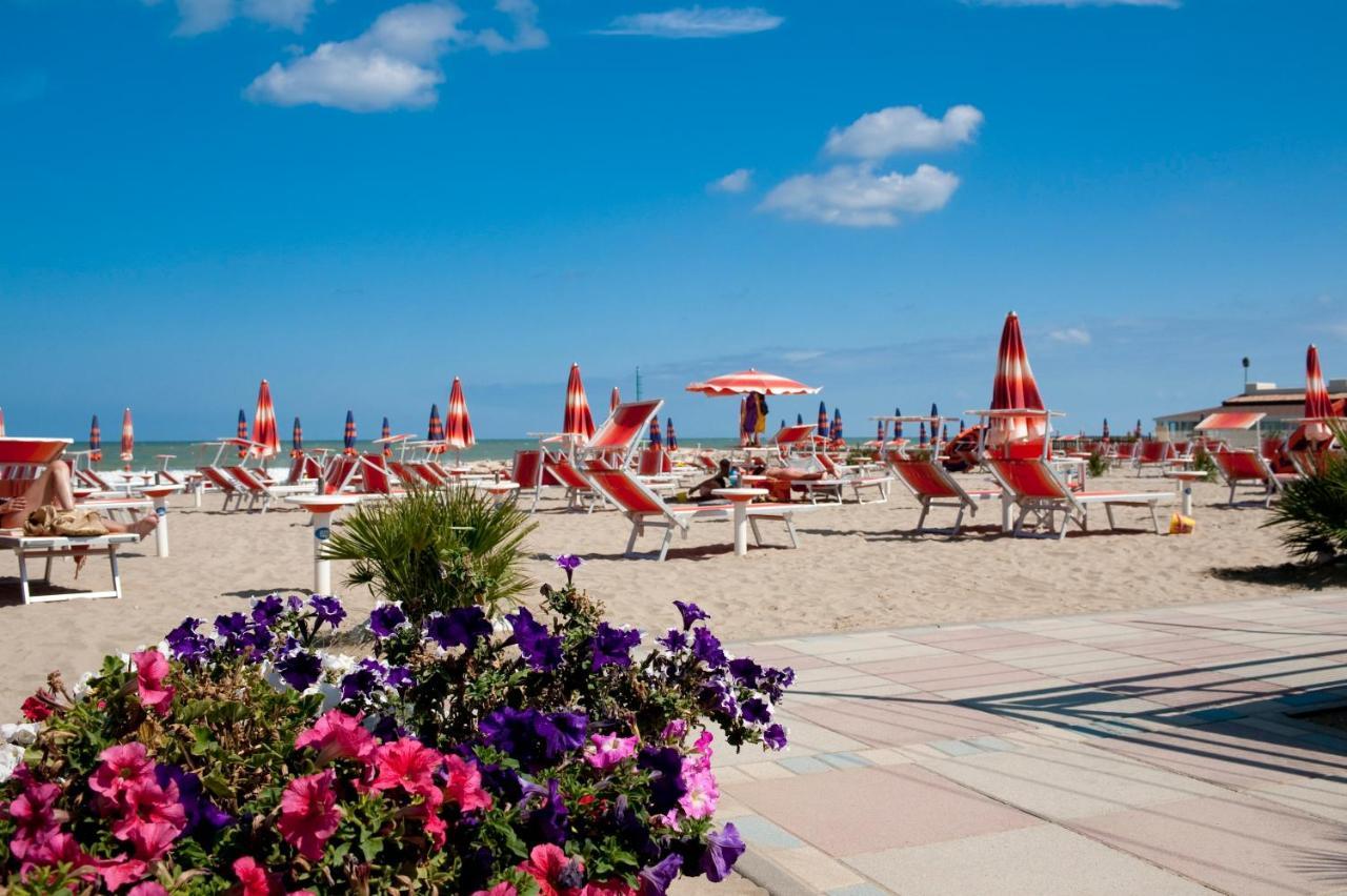 Portoverde Beach Apartments Misano Adriatico Exteriör bild